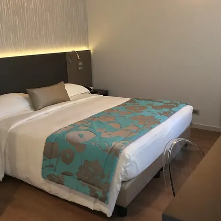 מלון Ariston & 3*