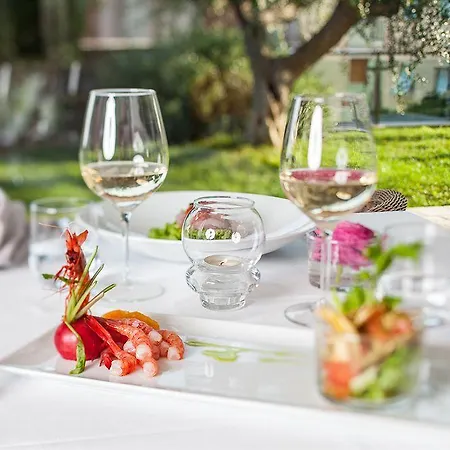 Ariston & 3* فاراتسي