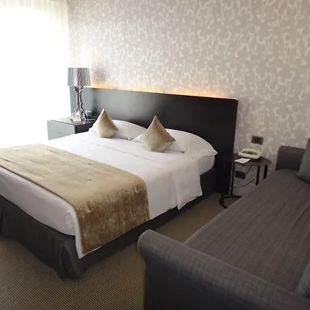 فندق Ariston & 3*