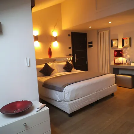 Ariston & فندق فاراتسي