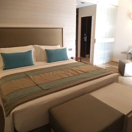 Ariston & 3* فاراتسي