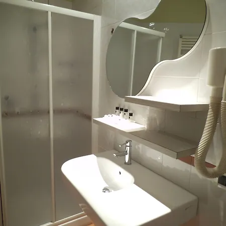 Ariston & فندق 3*