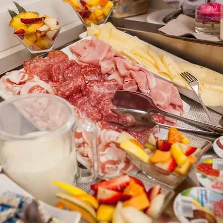 فندق Ariston & فاراتسي