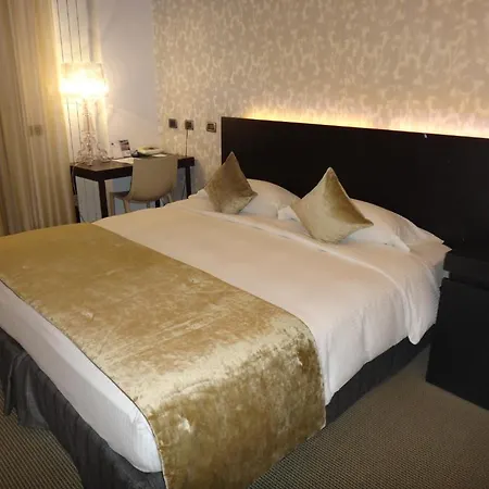 Ariston & 3* فاراتسي