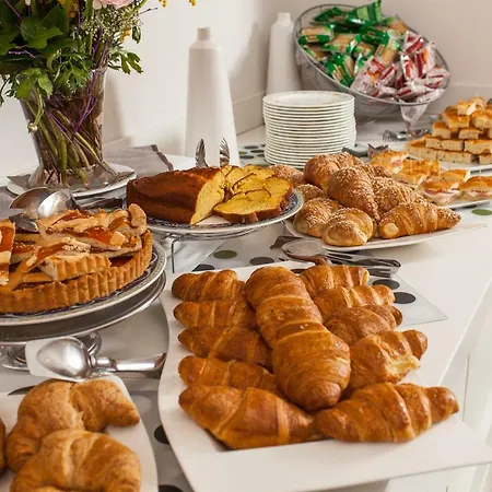 Ariston & 3* فاراتسي