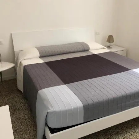 Ariston & מלון 3*