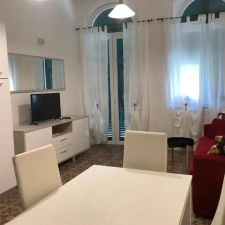 Ariston & מלון 3*