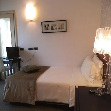 Ξενοδοχείο Ariston & 3*